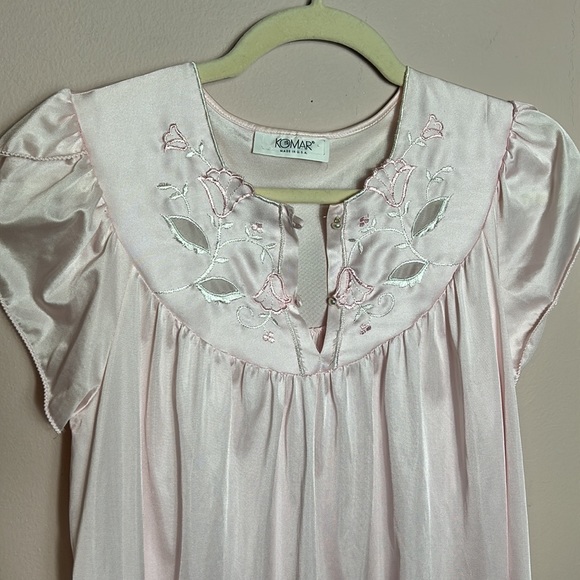 Set of Komar Vintage Light Pink Embroidered Chemise and Robe size small - Picture 12 of 14